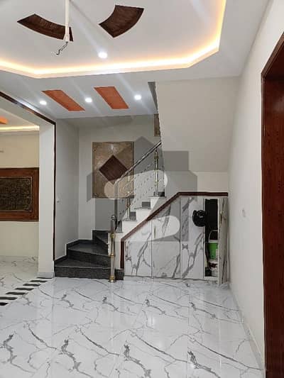 نیو سُپر ٹاؤن لاہور میں 4 کمروں کا 5 مرلہ مکان 3.25 کروڑ میں برائے فروخت۔