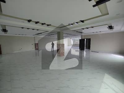 STRAIGHT DOUBLE COMMERCIAL HALL FOR EVERY TYPE OF BUSINESS, PARKING, LIFTS ETC