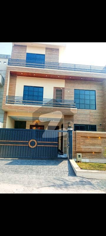 جی ۔ 13 اسلام آباد میں 6 کمروں کا 7 مرلہ مکان 6.6 کروڑ میں برائے فروخت۔