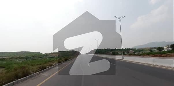 سی پندرہ اسلام آباد میں 1 کنال رہائشی پلاٹ 2.7 کروڑ میں برائے فروخت۔