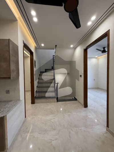 الحفیظ گارڈن - فیز 5 الحفیظ گارڈن,جی ٹی روڈ,لاہور میں 3 کمروں کا 3 مرلہ مکان 1.65 کروڑ میں برائے فروخت۔