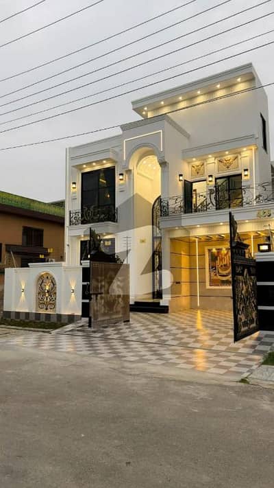 10 Marla Classical Design House for Sale in Central Park Housing Scheme Lahore