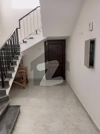 پی ایچ اے ایف آفیسرز ریزڈینسیا کوری روڈ,اسلام آباد میں 4 کمروں کا 14 مرلہ بالائی پورشن 1.1 لاکھ میں کرایہ پر دستیاب ہے۔