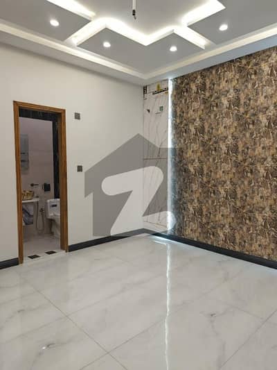 علامہ اقبال ٹاؤن لاہور میں 2 کمروں کا 10 مرلہ بالائی پورشن 1.2 لاکھ میں کرایہ پر دستیاب ہے۔