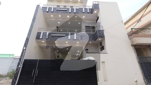 بنی گالہ اسلام آباد میں 5 کمروں کا 8 مرلہ مکان 3.5 کروڑ میں برائے فروخت۔