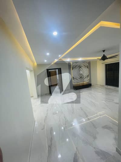 عسکری 10 - سیکٹر ایس عسکری 10,عسکری,لاہور میں 5 کمروں کا 15 مرلہ مکان 2.8 لاکھ میں کرایہ پر دستیاب ہے۔