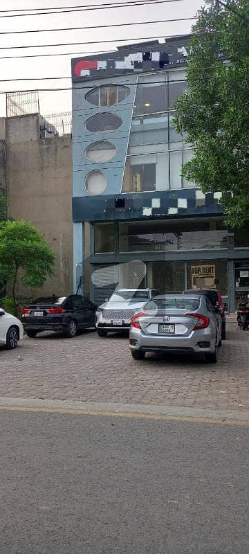 04 Marla Top Location Floor On Facing Parking