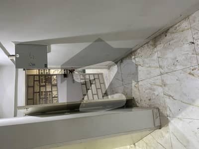 کے این گوہر گرین سٹی کراچی میں 2 کمروں کا 3 مرلہ فلیٹ 68.0 لاکھ میں برائے فروخت۔