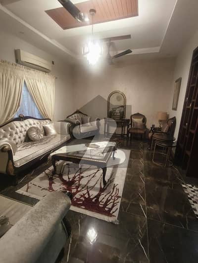 چنار باغ لاہور میں 7 کمروں کا 1 کنال مکان 4.25 کروڑ میں برائے فروخت۔