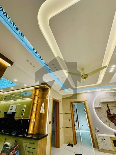 آئی ۔ 11 اسلام آباد میں 5 کمروں کا 5 مرلہ مکان 3.85 کروڑ میں برائے فروخت۔