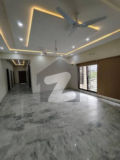 ایل ڈی اے ایوینیو لاہور میں 3 کمروں کا 1 کنال زیریں پورشن 90.0 ہزار میں کرایہ پر دستیاب ہے۔