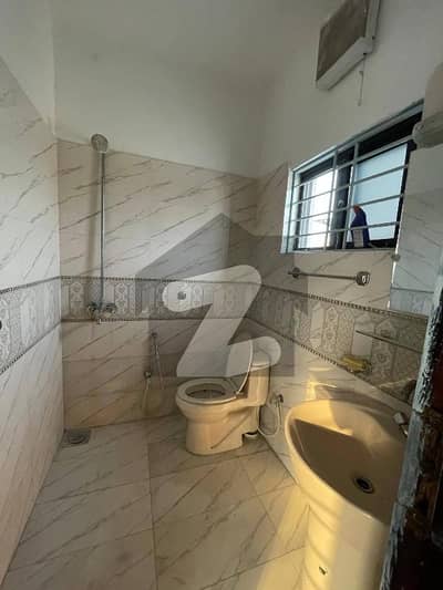 آئی ۔ 11 اسلام آباد میں 5 کمروں کا 5 مرلہ مکان 3.75 کروڑ میں برائے فروخت۔