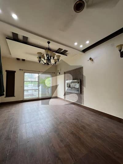 PRIME LOCTION TEN MARLA HOUSE AVAILABLE FOR RNET IN DHA PHASE 5