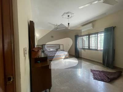 250 YARDS HOUSE FOR RENT IN PRIME LOCATION OF PHASE 4
