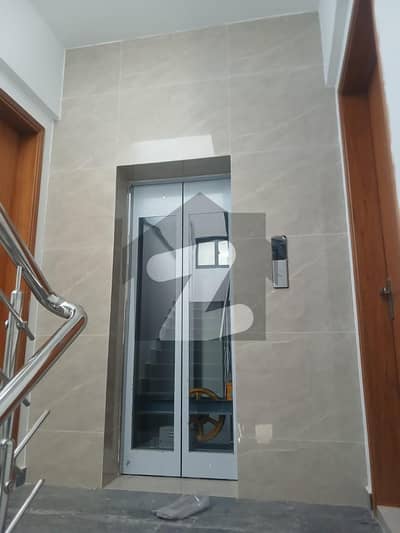 ڈی ایچ اے فیز 8 ڈی ایچ اے ڈیفینس,کراچی میں 3 کمروں کا 5 مرلہ فلیٹ 1.7 لاکھ میں کرایہ پر دستیاب ہے۔