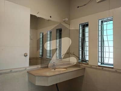 DHA Phase 4, 01 Kanal, 03 Bed, Luxurious Upper Portion For Rent