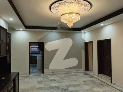 01 KANAL DESIGNER LUXURY GROUND FLOOR AVAILABLE FOR RENT AT VERY HOT LOCATION