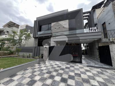 10 MARLA SOLAR + 3 SIDE OPEN MOST BEAUTIFUL DREAM HOUSE WITH 2 MARLA LOWN FOR SALE IN BAHRIA TOWN