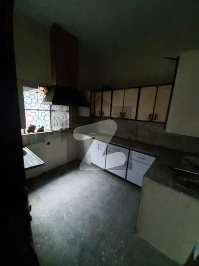 Iqbal Town 10 Marla Uper Portion For Silent Offices Godown At Prime Location