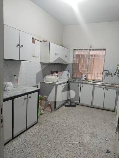 400 SQ/YARD !ST & 2ND FLOOR AVAILABLE FOR RENT IN GULSHAN E IQBAL BLOCK 13/D2