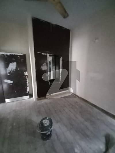 10 Marla Upper Portion For Silent Office At Prime Location Near Wahadat Road