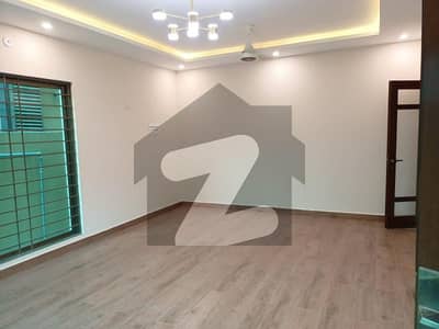 Luxurious Beautiful Big House 300 Sq Yards For Sale