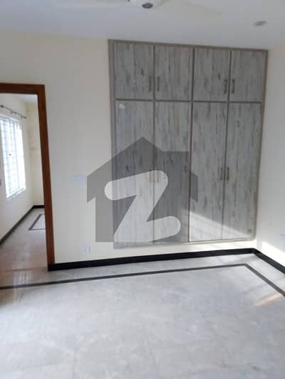 سوان گارڈن ۔ بلاک اے سوان گارڈن,اسلام آباد میں 8 کمروں کا 12 مرلہ مکان 4.6 کروڑ میں برائے فروخت۔