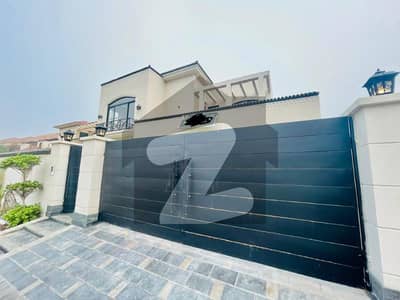 01 KANAL BEAUTIFUL HOUSE FOR RENT IN DHA PHASE 4 HOT LOCATION.