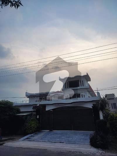 Prime 2 Kanal Commercial Building for Rent Ideal for Schools, Offices & Institutes (NFC / Wapda Town Area)