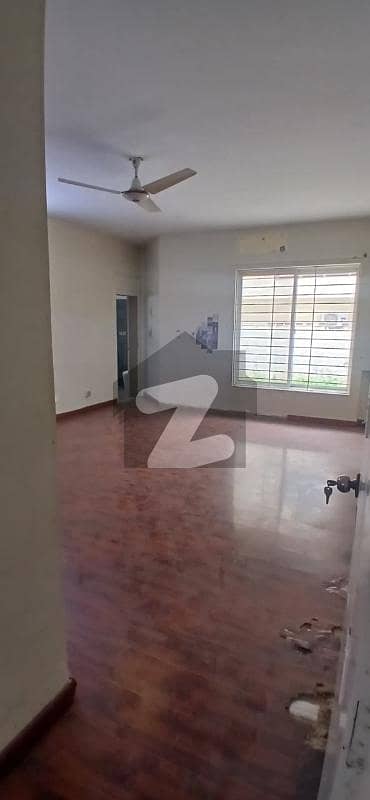 ایف ۔ 10 اسلام آباد میں 5 کمروں کا 1 کنال مکان 24.0 کروڑ میں برائے فروخت۔