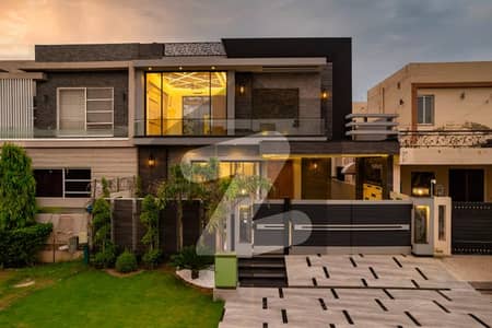 10 MARLA LIKE BRAND NEW HOUSE FOR RENT NEAR PARK