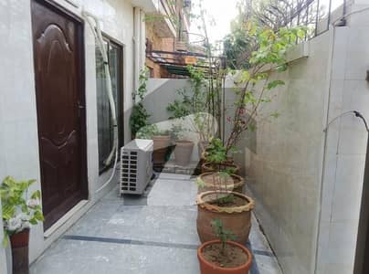 کیولری گراؤنڈ لاہور میں 4 کمروں کا 7 مرلہ مکان 4.15 کروڑ میں برائے فروخت۔