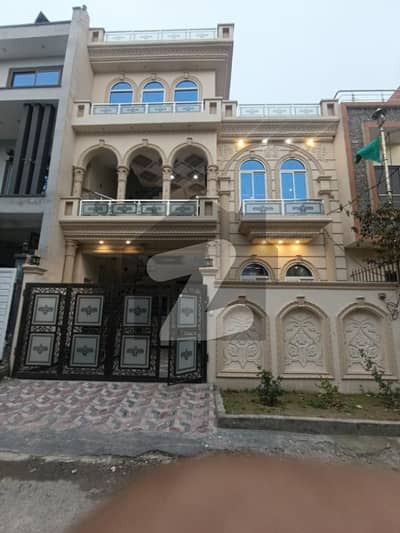 نیو سٹی - بلاک ایم نیو سٹی,واہ میں 5 کمروں کا 6 مرلہ مکان 1.75 کروڑ میں برائے فروخت۔