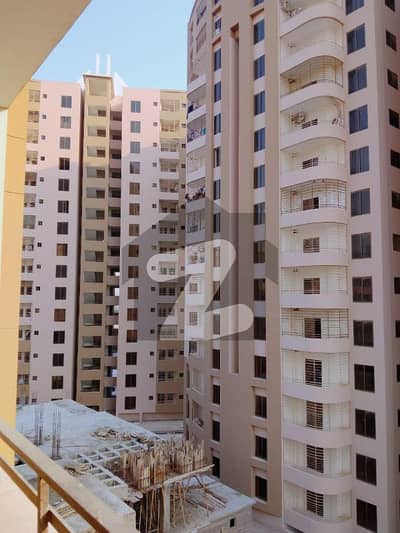 برج-ال-حرمین یونیورسٹی روڈ,کراچی میں 4 کمروں کا 11 مرلہ فلیٹ 2.7 کروڑ میں برائے فروخت۔