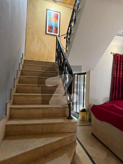 جوہر ٹاؤن فیز 1 جوہر ٹاؤن,لاہور میں 7 کمروں کا 8 مرلہ مکان 1.4 لاکھ میں کرایہ پر دستیاب ہے۔