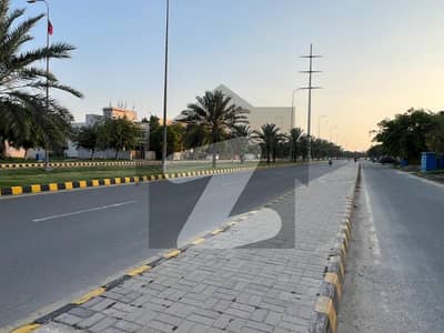 ڈی ایچ اے فیز 6 - مین بلیوارڈ ڈی ایچ اے فیز 6,ڈیفنس (ڈی ایچ اے),لاہور میں 4 مرلہ کمرشل پلاٹ 20.0 کروڑ میں برائے فروخت۔