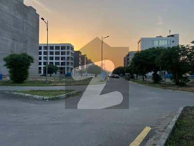 ڈی ایچ اے فیز 7 - سی سی اے1 ڈی ایچ اے فیز 7,ڈیفنس (ڈی ایچ اے),لاہور میں 4 مرلہ کمرشل پلاٹ 5.5 کروڑ میں برائے فروخت۔