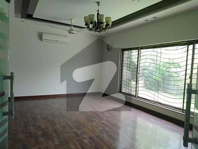 ڈی ایچ اے فیز 5 ڈیفنس (ڈی ایچ اے),لاہور میں 5 کمروں کا 1 کنال مکان 8.1 کروڑ میں برائے فروخت۔