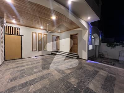 10 Marla Boulevard House For Rent 1 Unit