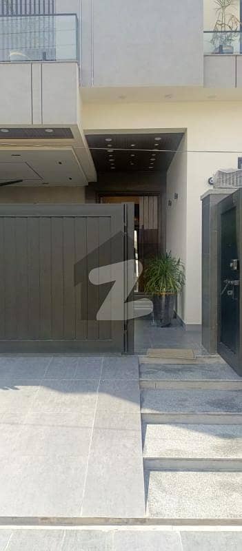 10 Marla Brand New House For Sale