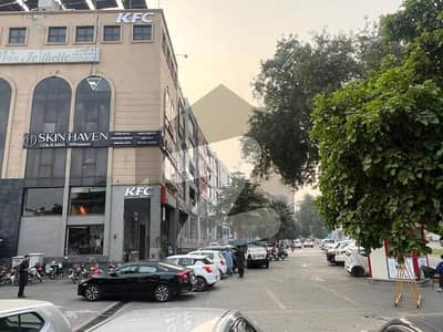 ڈی ایچ اے فیز 5 - ڈبل سی اے بلاک فیز 5,ڈیفنس (ڈی ایچ اے),لاہور میں 4 مرلہ عمارت 23.0 کروڑ میں برائے فروخت۔