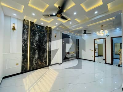 بسم اللہ ہاؤسنگ سکیم جی ٹی روڈ,لاہور میں 4 کمروں کا 5 مرلہ مکان 2.3 کروڑ میں برائے فروخت۔