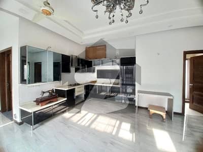 15 Marla Upper Portion Available In Abdalian Society Near By UCP University And Shoukat Khanam Bachlors Job Holder family used