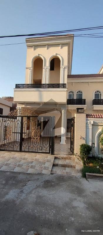 10 Marla brand new Pair best for two frndz ;Brothers or Sisiter;s 350 Lac each first entry 5 beds double kitchen double unit house sold build