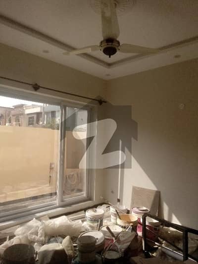 پی ایچ اے ایف آفیسرز ریزڈینسیا کوری روڈ,اسلام آباد میں 5 کمروں کا 14 مرلہ مکان 2.1 لاکھ میں کرایہ پر دستیاب ہے۔