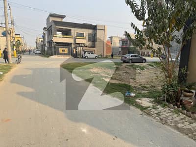 8 Marla Corner Hot Location Plot Available For Sale