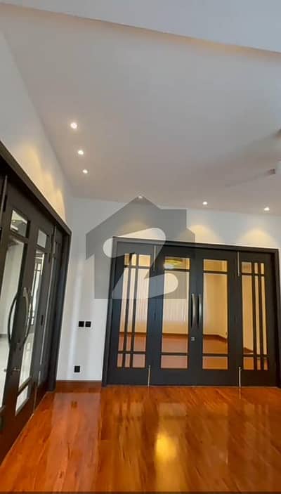 GOOD LOCATION, 1 KANAL LUXURY HOUSE AVAILABLE FOR SALE