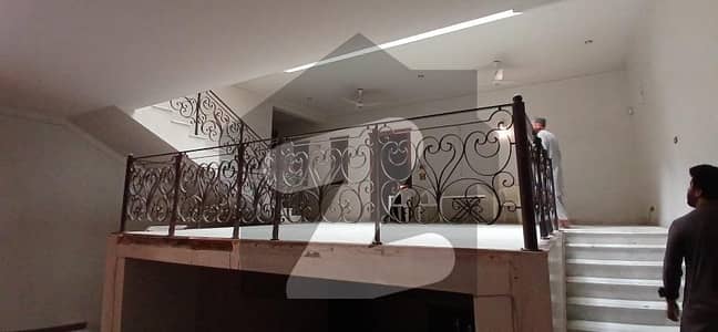 شہید ملت روڈ کراچی میں 10 کمروں کا 2 کنال مکان 15.0 لاکھ میں کرایہ پر دستیاب ہے۔