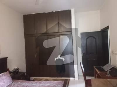 عسکری 11 ۔ سیکٹر بی عسکری 11,عسکری,لاہور میں 5 کمروں کا 12 مرلہ مکان 5.1 کروڑ میں برائے فروخت۔