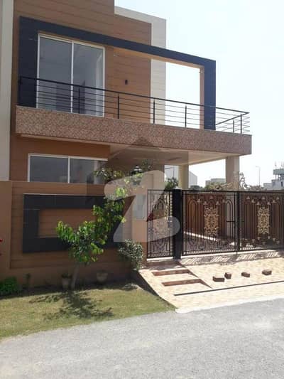 8 MARLA MODERN HOUSE AVAILABLE FOR SALE IN DHA PHASE 9 TOWN